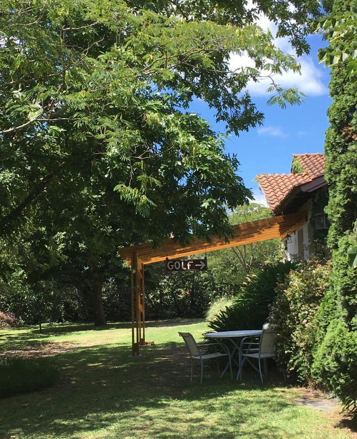 Golf - Casa De Huespedes Villa Tandil Exteriör bild